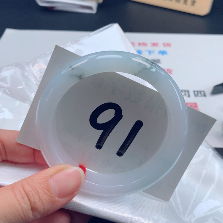 翡翠手镯未镶嵌冰