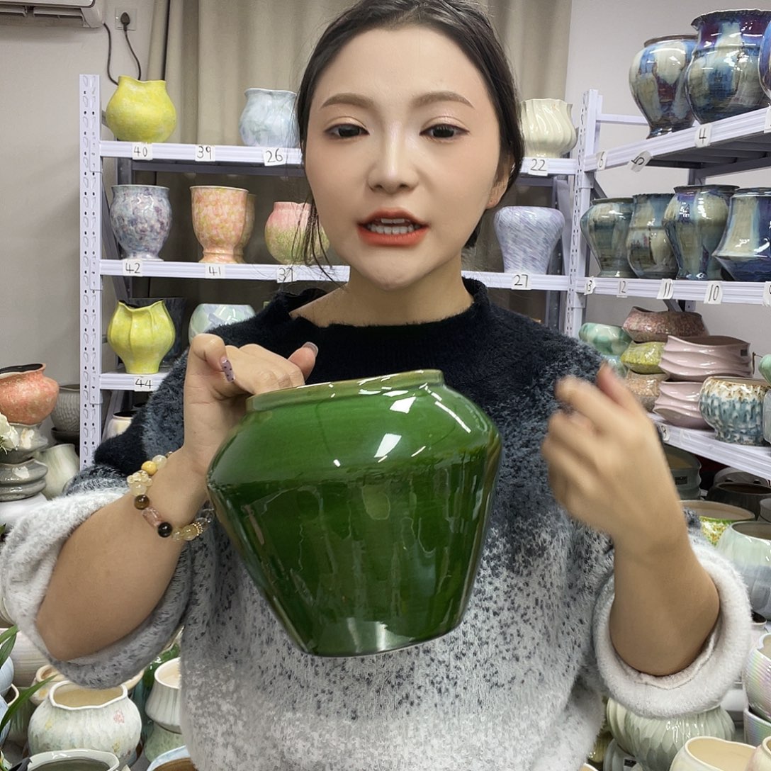 花盆里的小猫咪清清浅浅