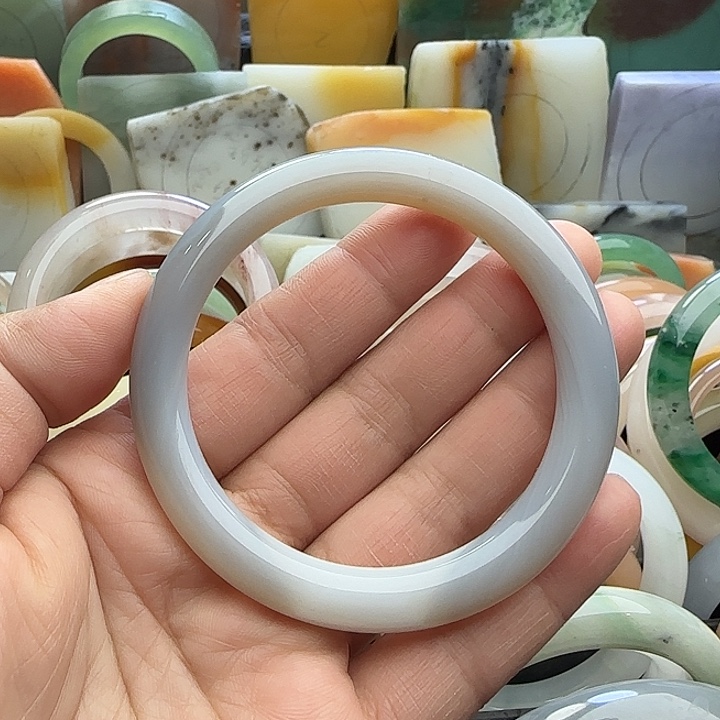 石英质玉未镶嵌手镯