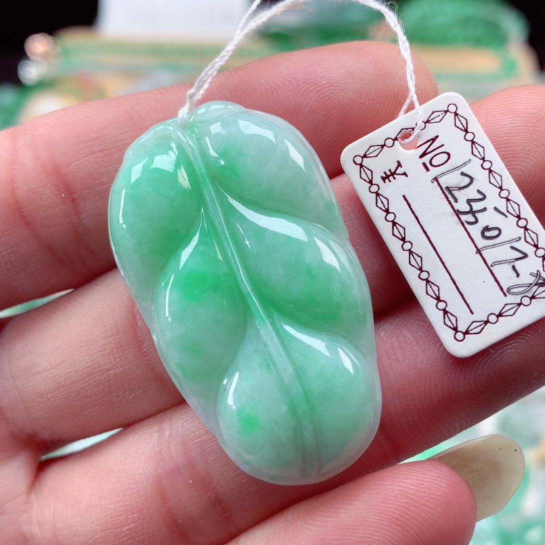 翡翠颈饰未镶嵌翡翠吊坠