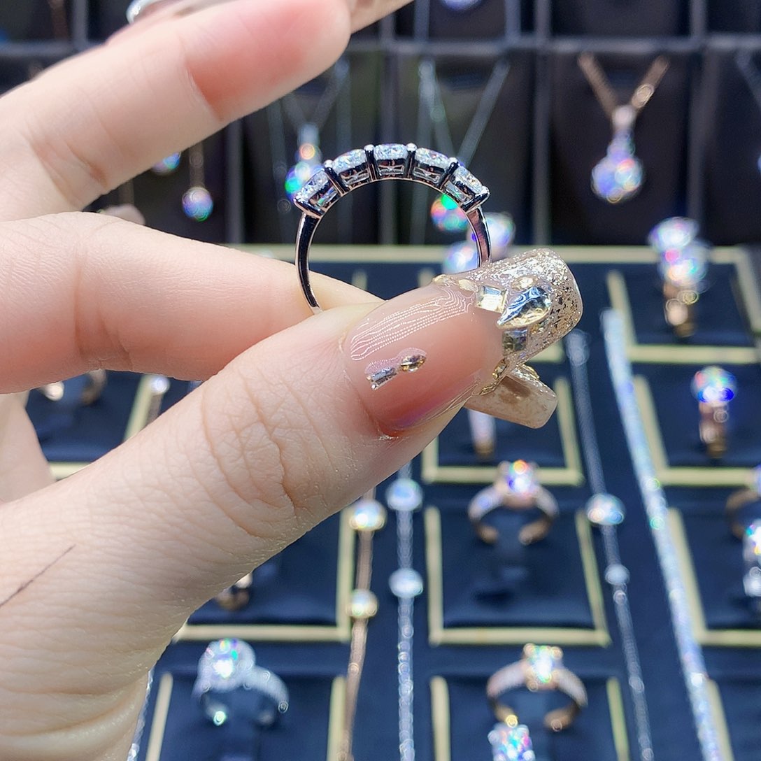 合成碳硅石（莫桑石）戒指/指环18K金镶嵌巧