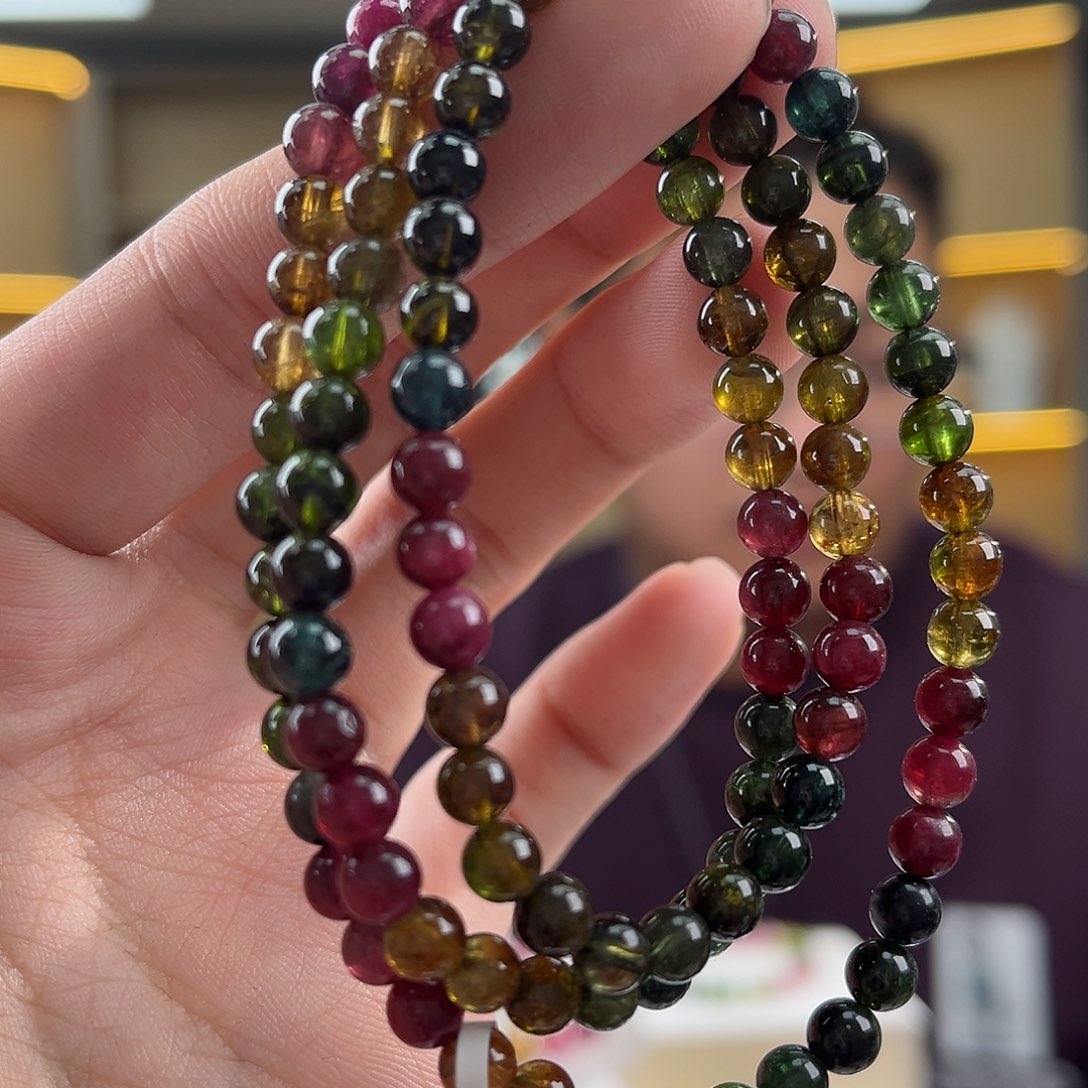 碧玺碧玺5mm      未镶嵌静**水