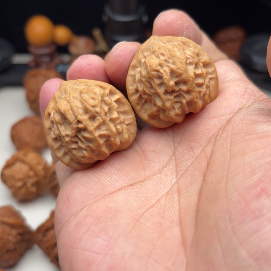 文玩核桃吊坠原树狮子头