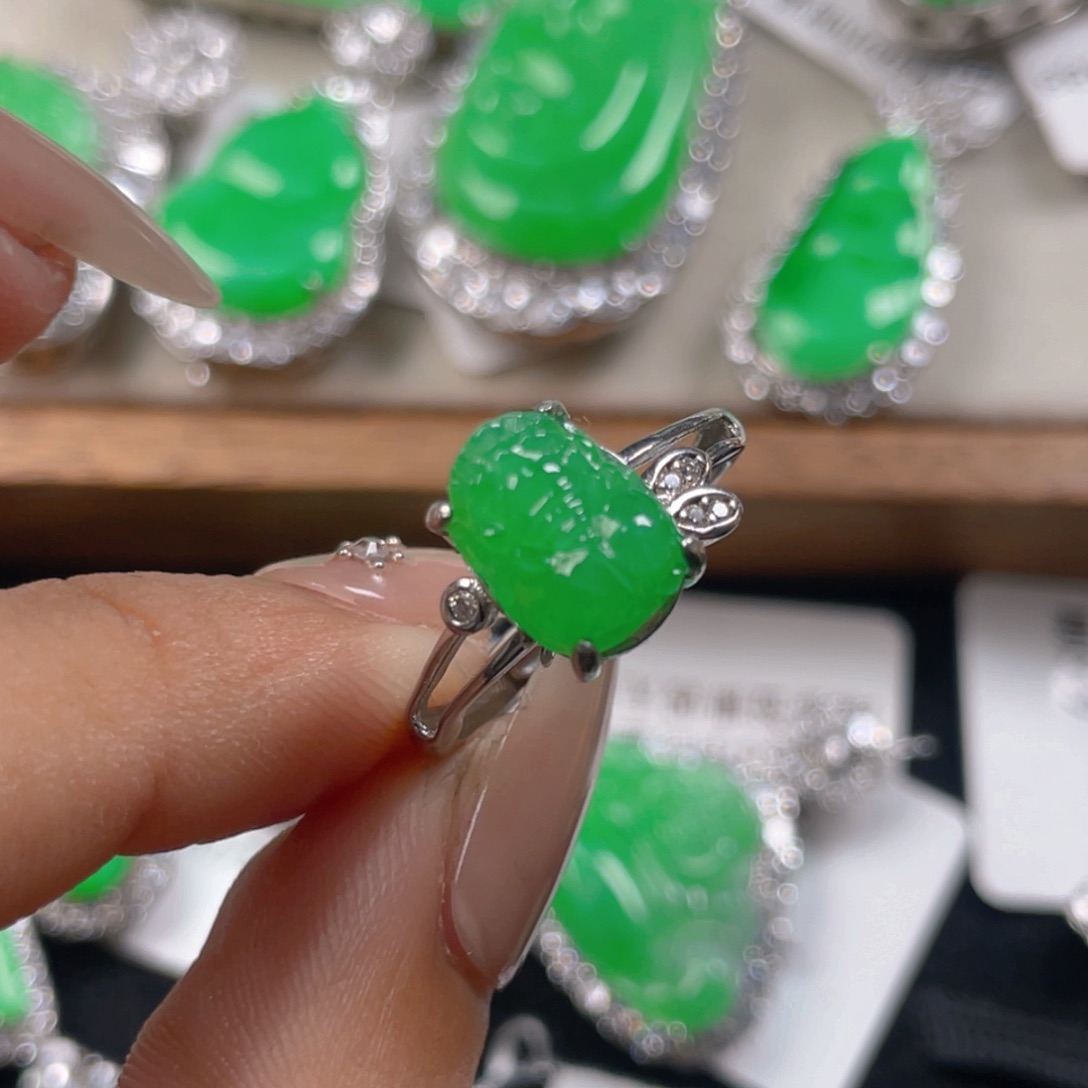 翡翠挂件银S925镶嵌翡翠