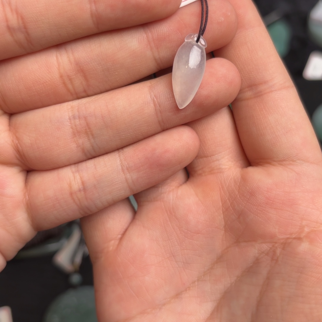 翡翠未镶嵌颈饰豆子