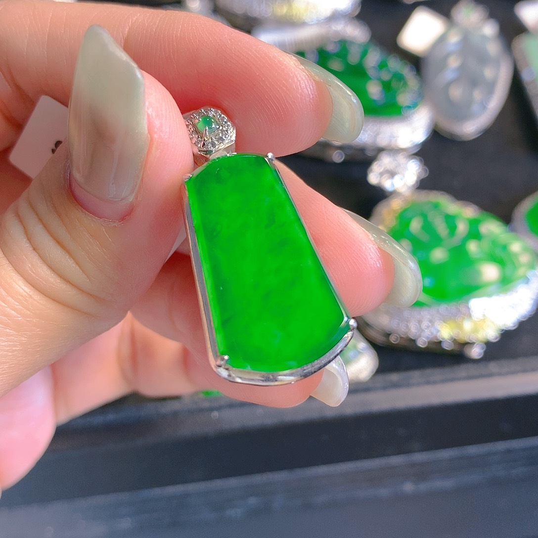 翡翠颈饰银S925镶嵌翡翠