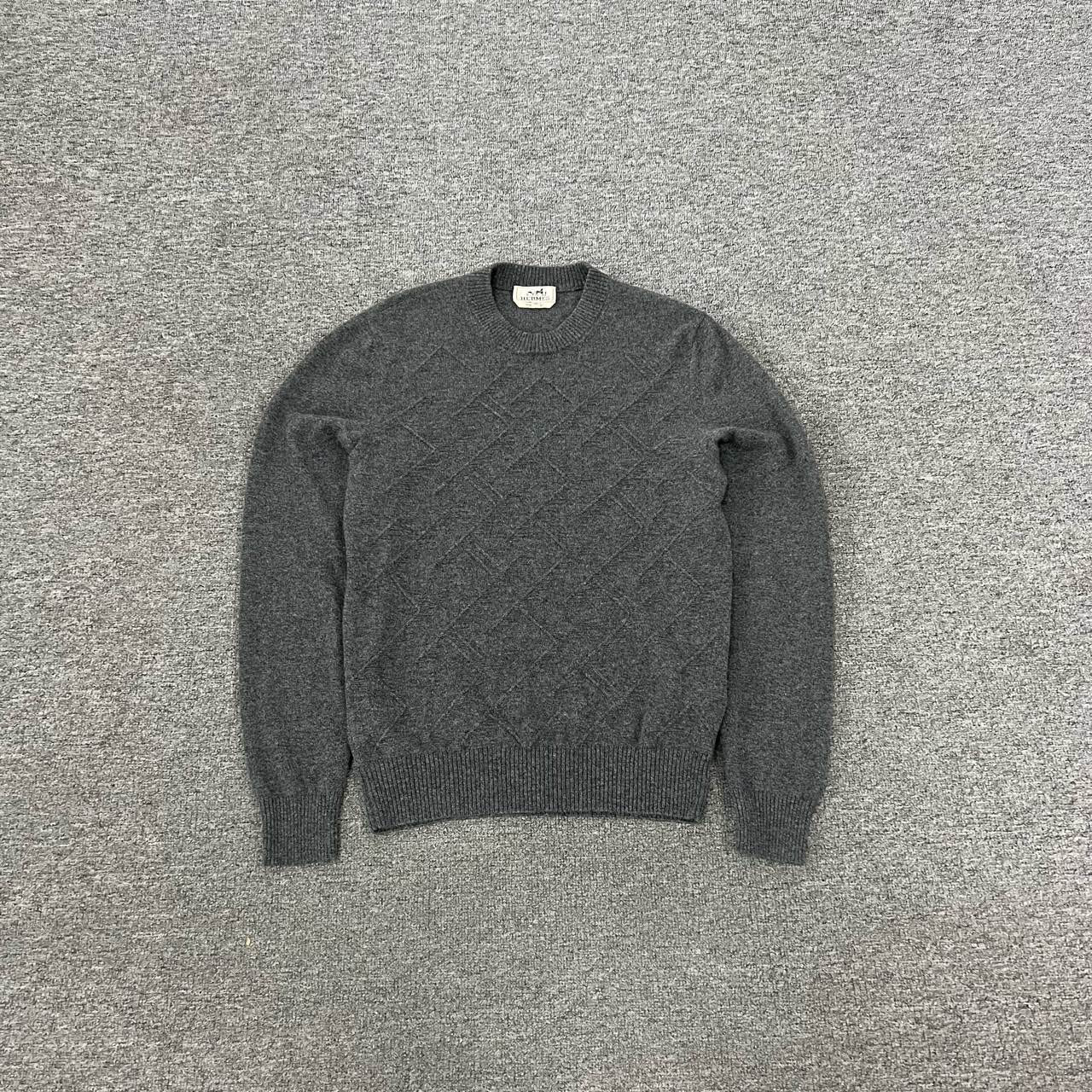 99新 AMIPARIS 爱马仕 灰色 22AW 暗纹大H 山羊绒毛衣 Xs码