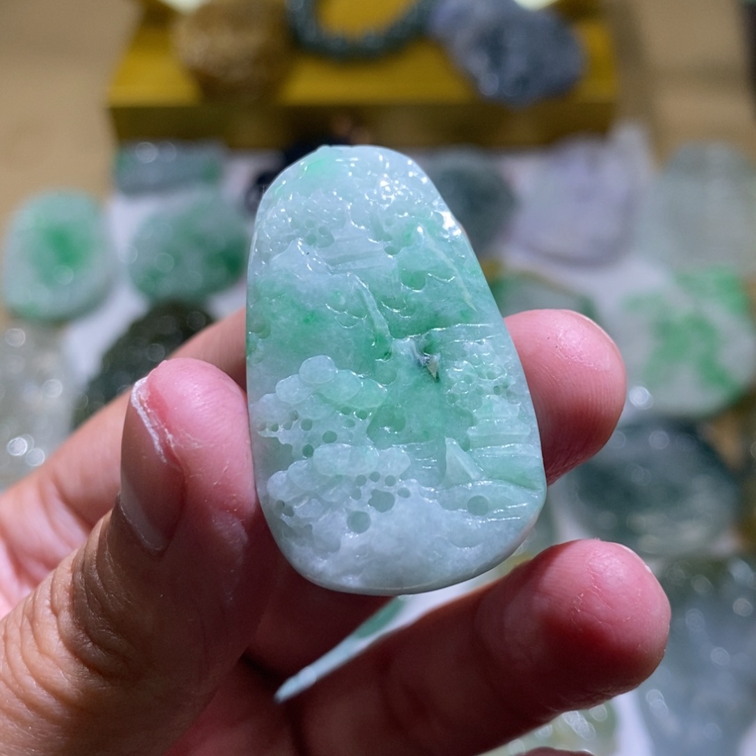 【闪购商品】翡翠颈饰未镶嵌山水