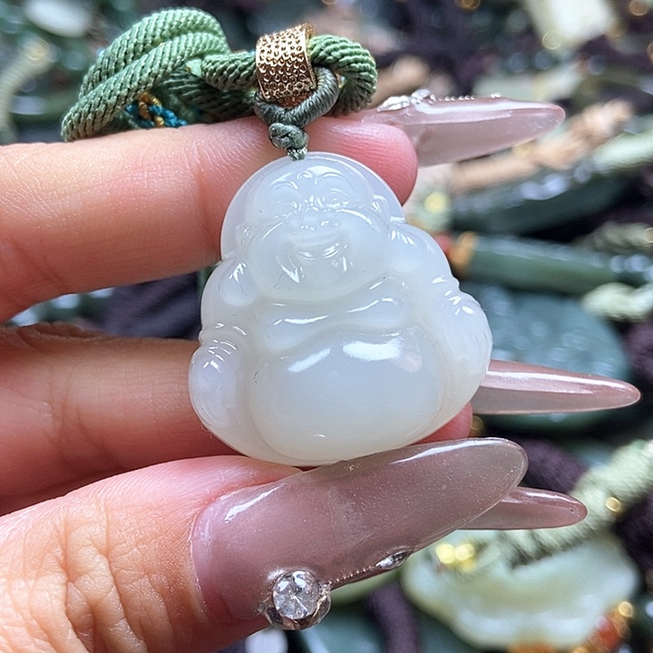 和田玉颈饰足铂镶嵌