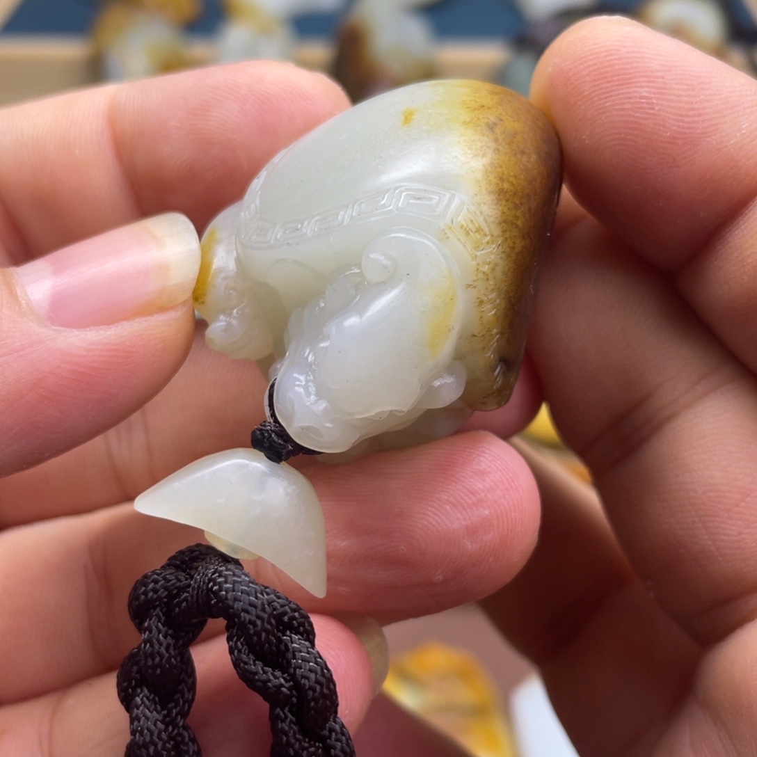 和田玉（糖玉）未镶嵌挂件