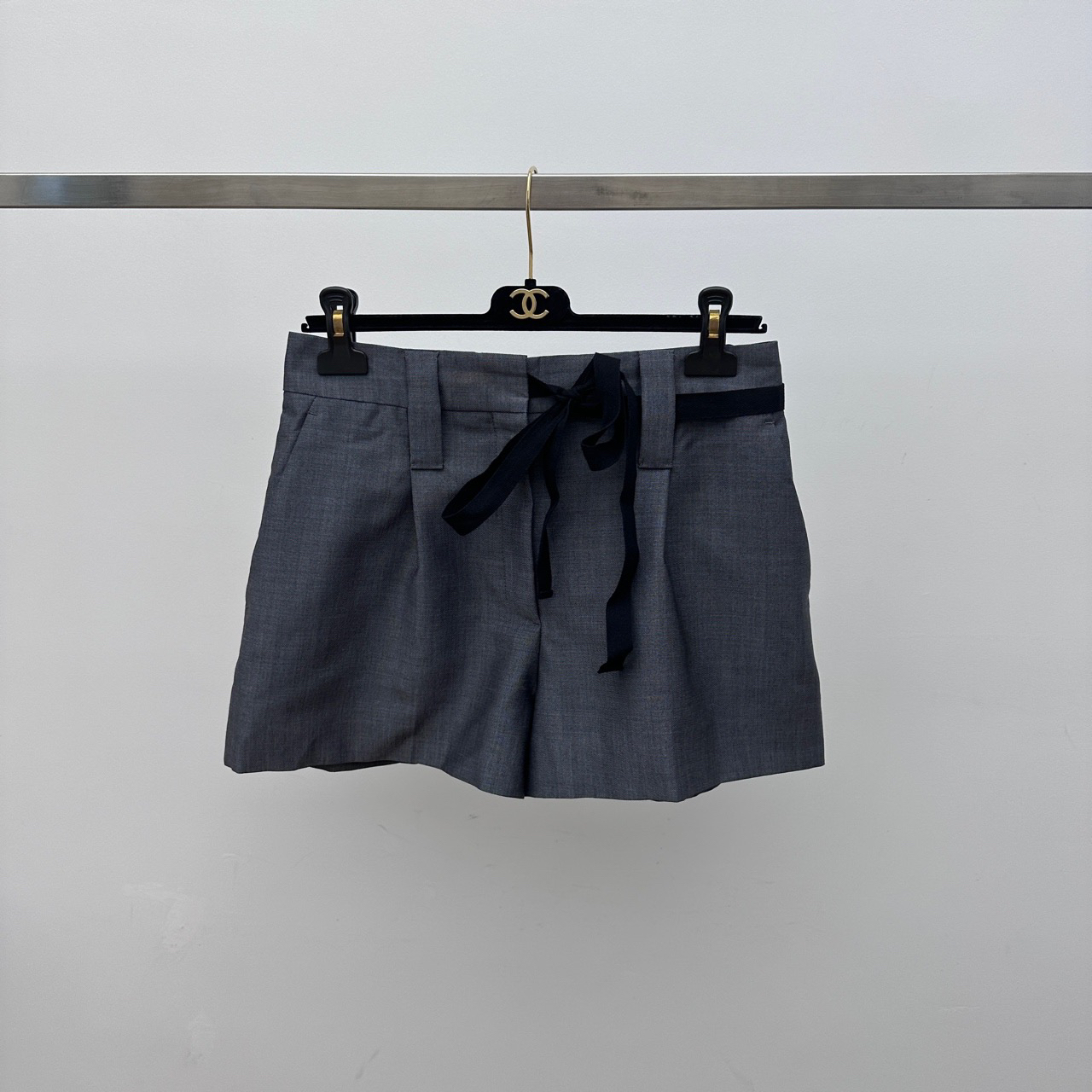 99新 Prada/普拉达 灰色暗纹绑带蝴蝶结短裤 40码 02896