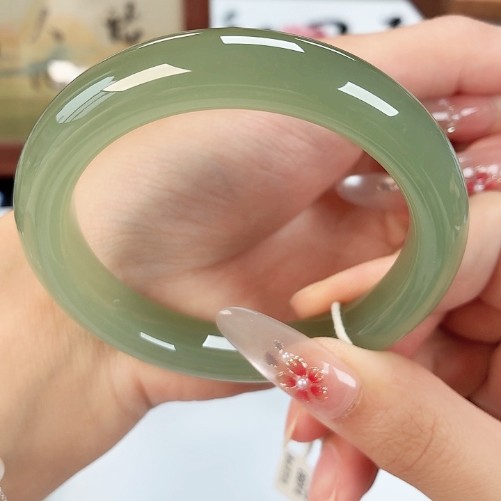 和田玉未镶嵌手镯