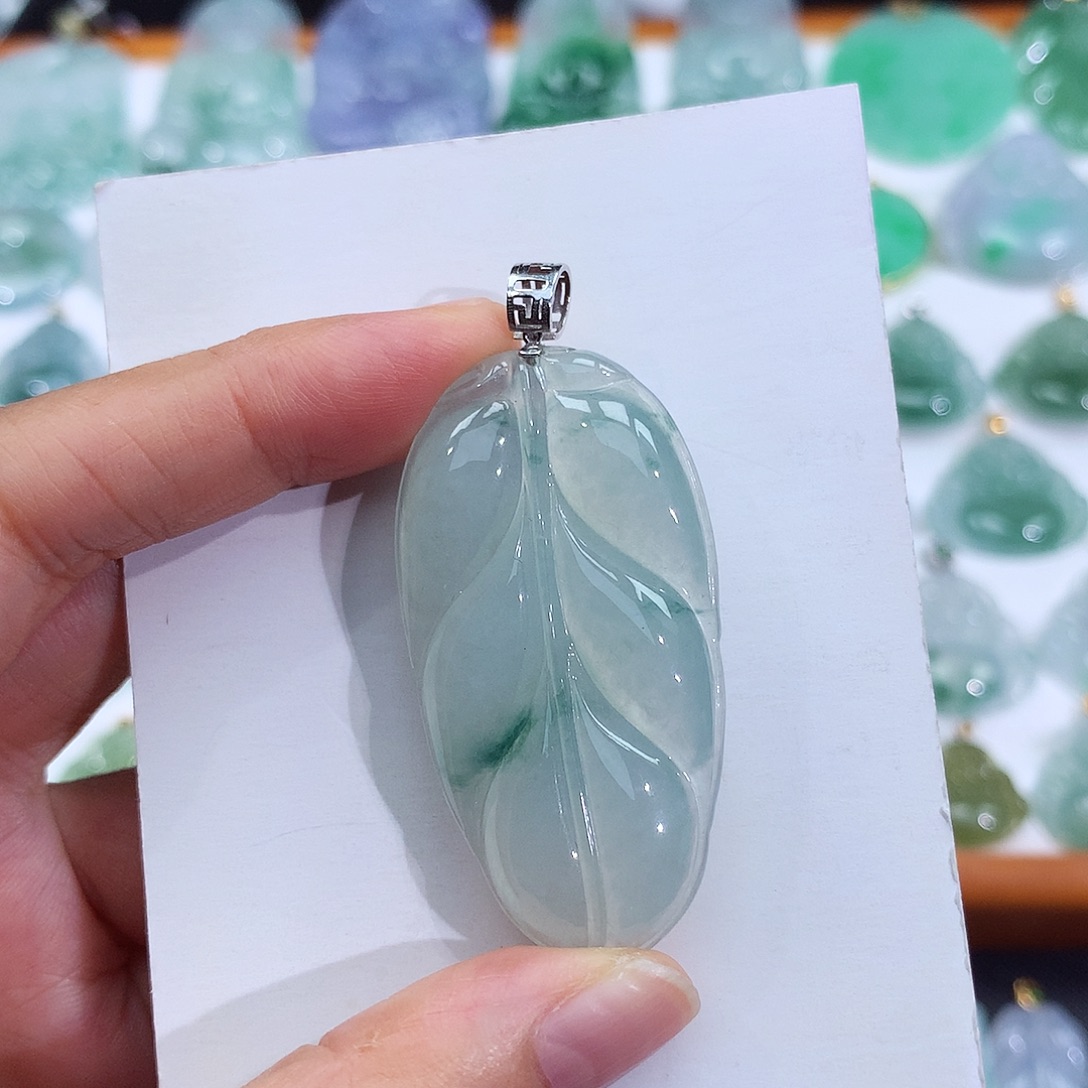 翡翠18K金镶嵌颈饰翡翠吊坠