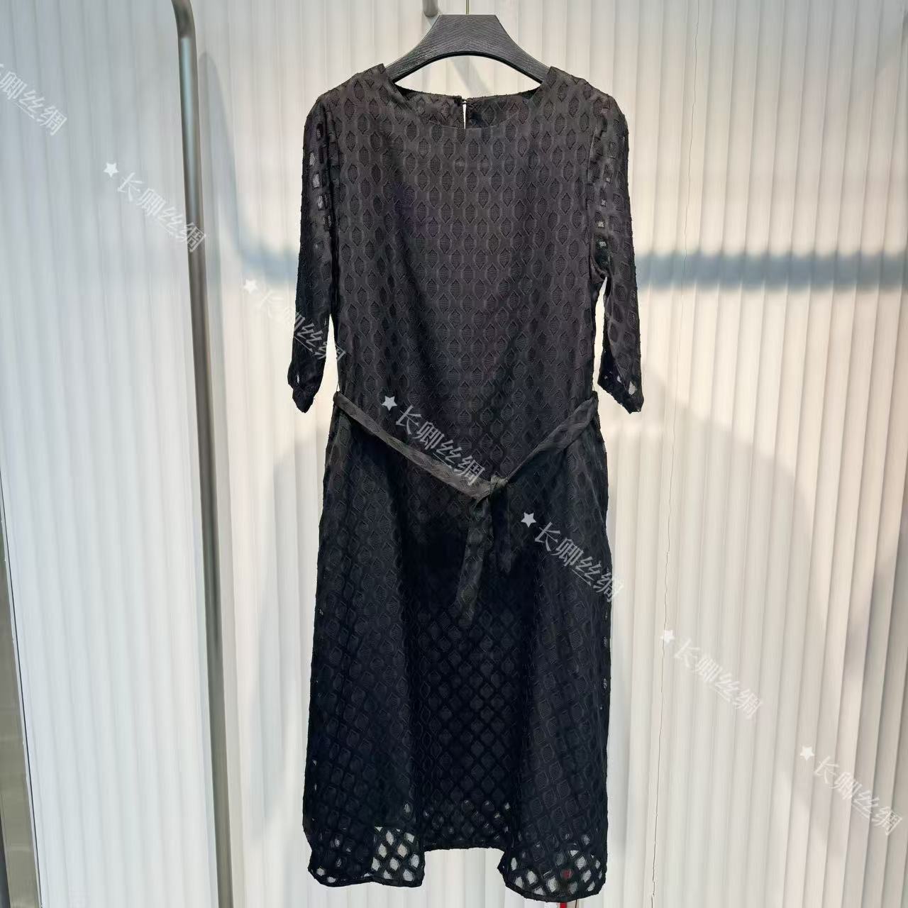 复古气质显瘦圆领绸缎花萝连衣裙女FY5031902