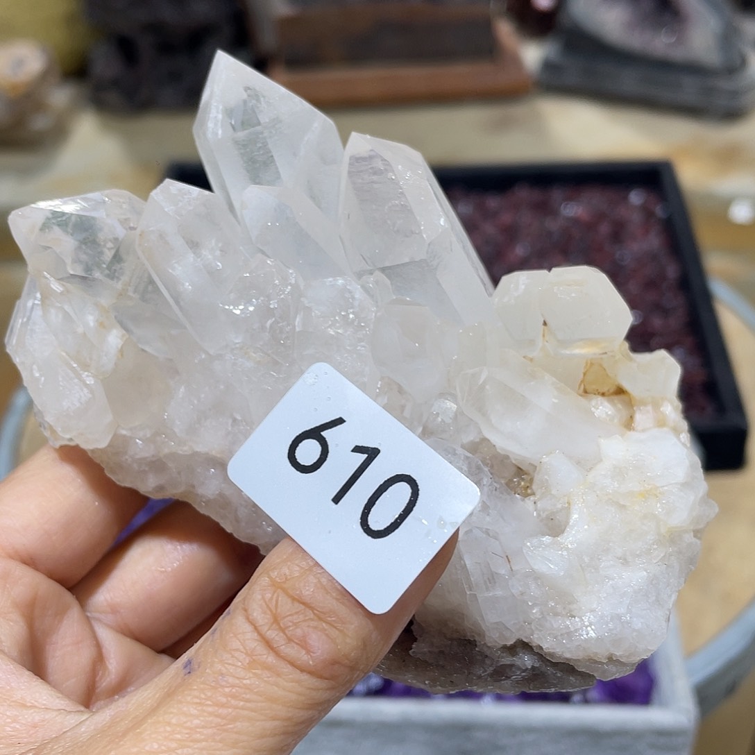 水晶摆件……未镶嵌