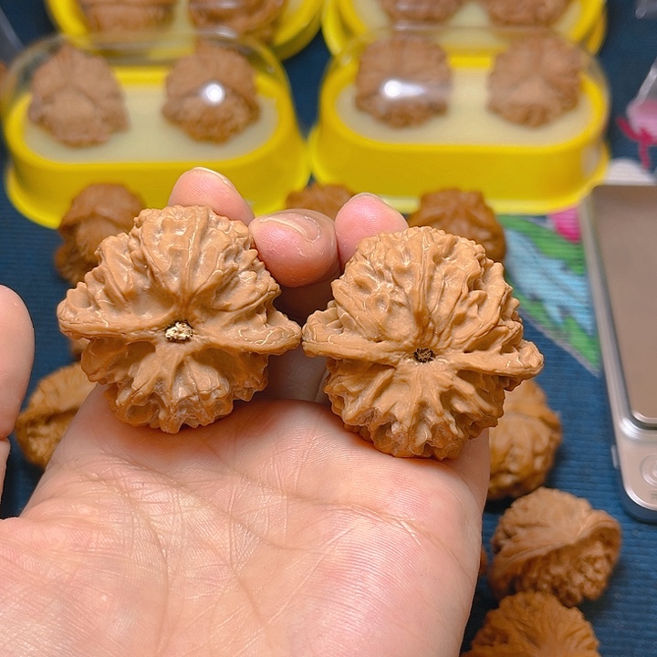 文玩核桃吊坠苹果园