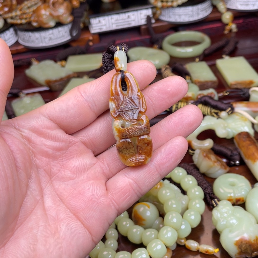 岫岩河磨玉（透闪石质玉）未镶嵌吊坠(不含链)