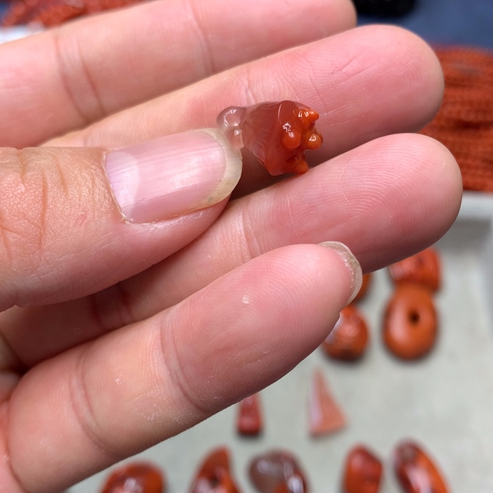 未镶嵌配饰南红玛瑙