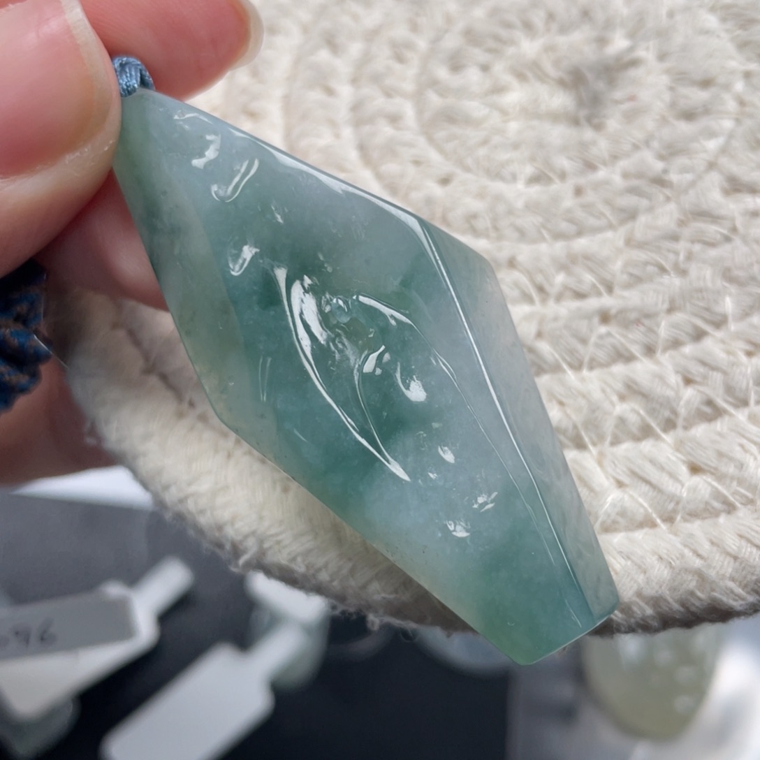 翡翠未镶嵌颈饰天然A货缅甸翡翠