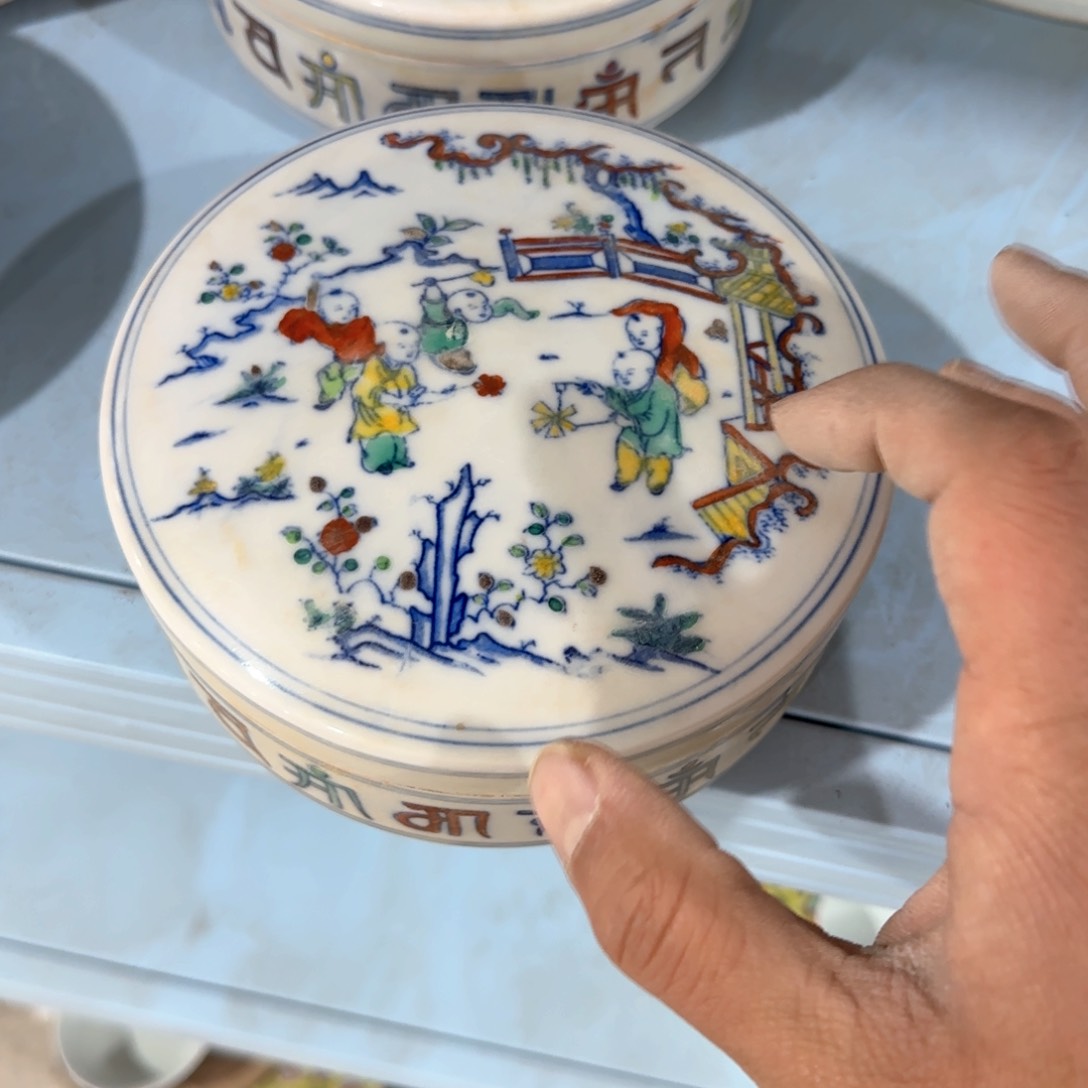 瓷片瓷器上用白花青砖作圆点