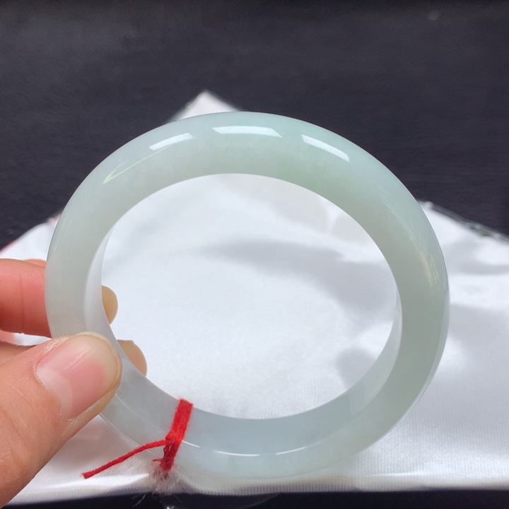 翡翠手镯未镶嵌56圈