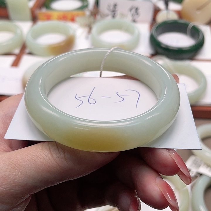 未镶嵌手镯和田玉一****