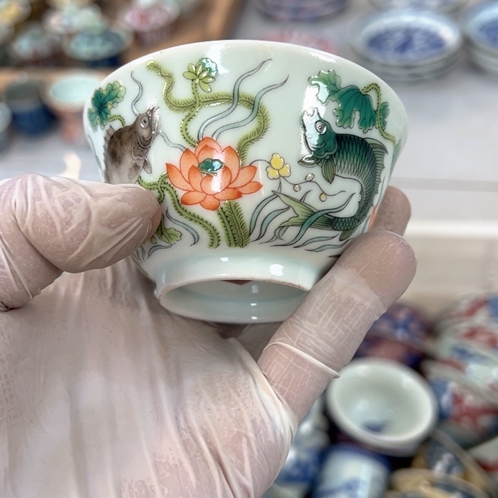 瓷片五彩鱼藻纹斗笠主人杯80