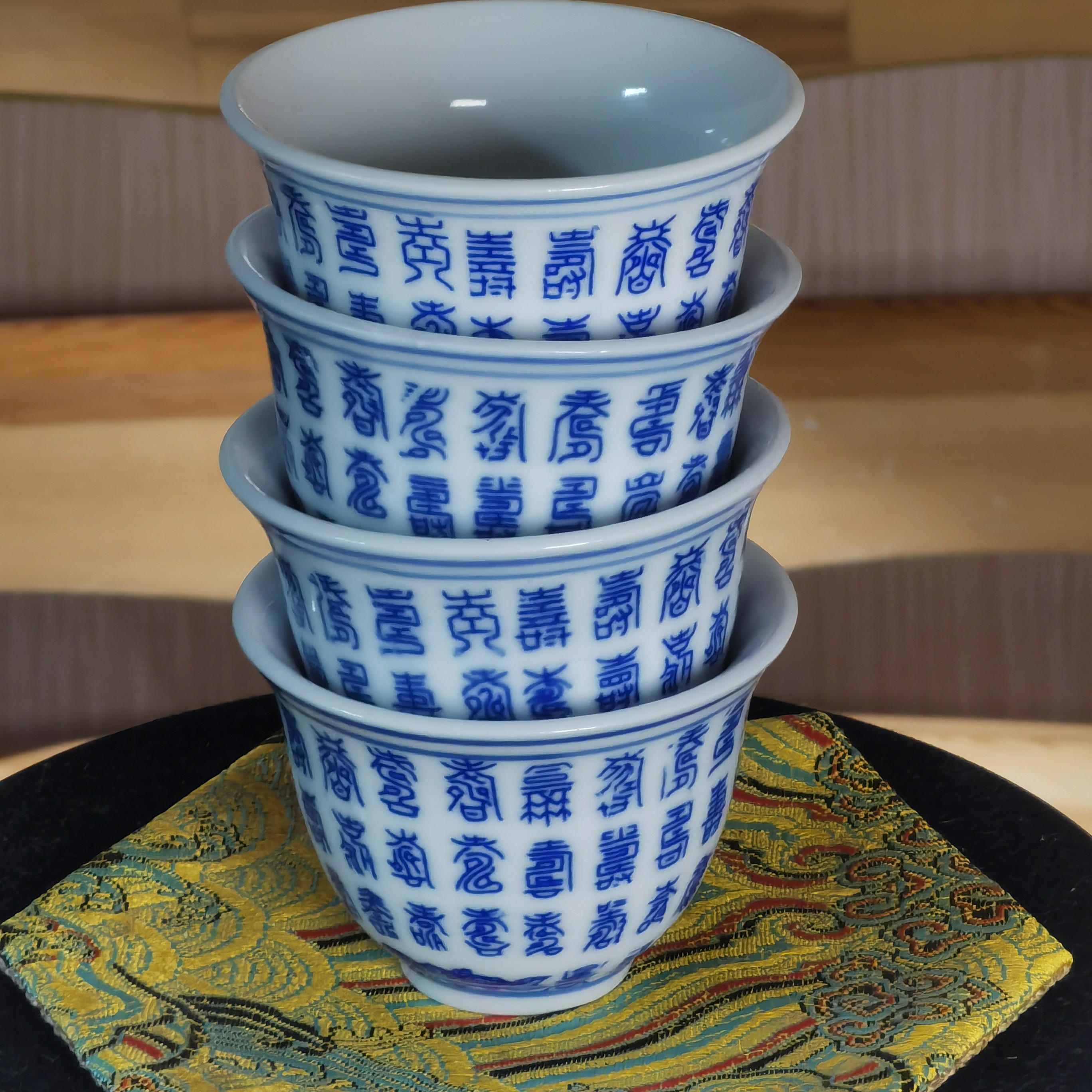 青花万寿品茗杯口径6.2厘米高4.5厘米（4只）送一只微微瑕