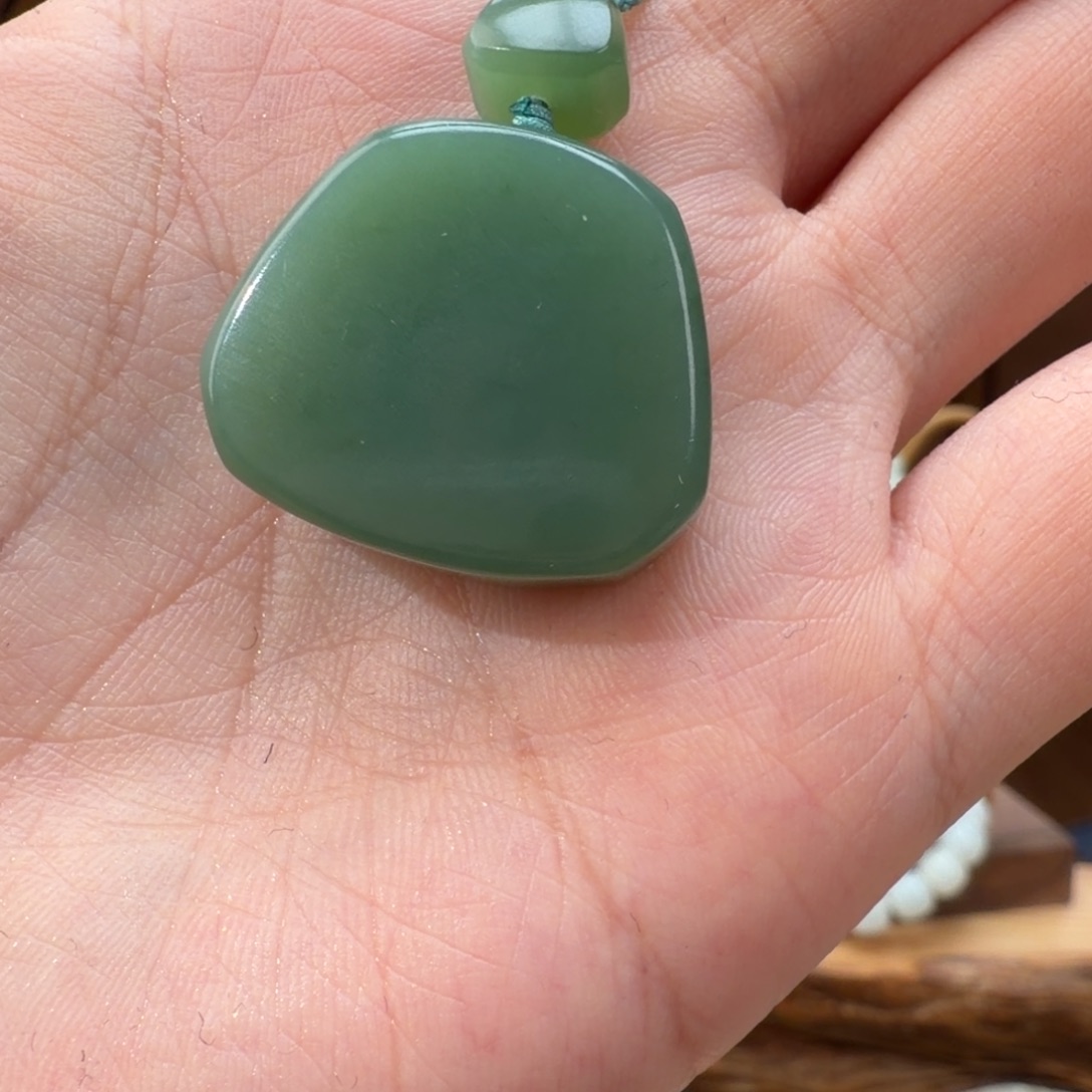 和田玉未镶嵌车挂碧玉牌