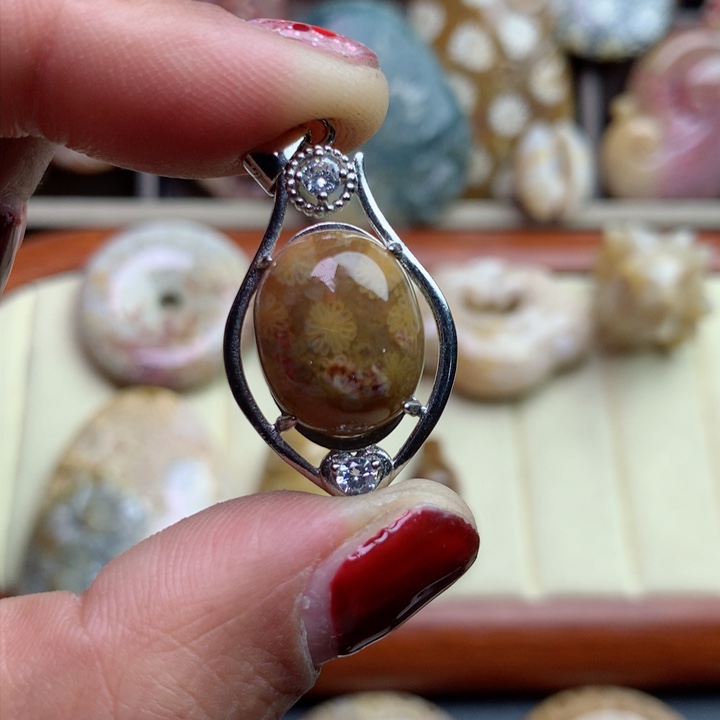 硅化珊瑚（珊瑚玉）颈饰未镶嵌