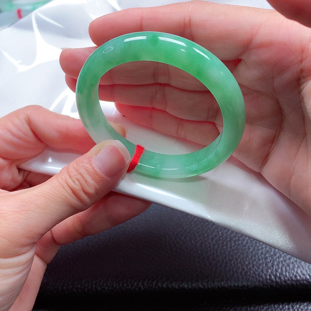 翡翠手镯未镶嵌天然A货翡翠手镯  