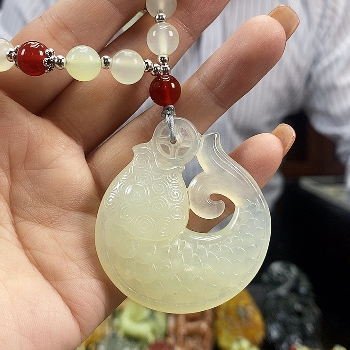 蛇纹石玉未镶嵌颈饰