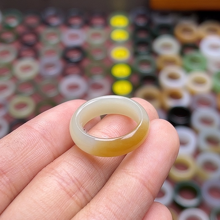 和田玉戒指未镶嵌14码一口金糖