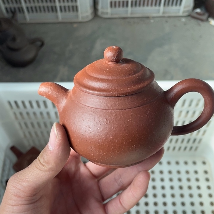 老厂紫砂壶一件。