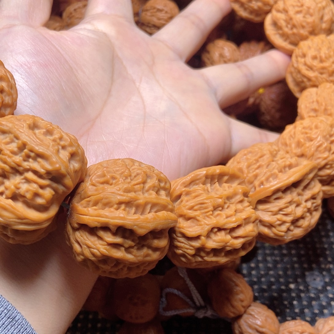 桃核吊坠白狮子手持