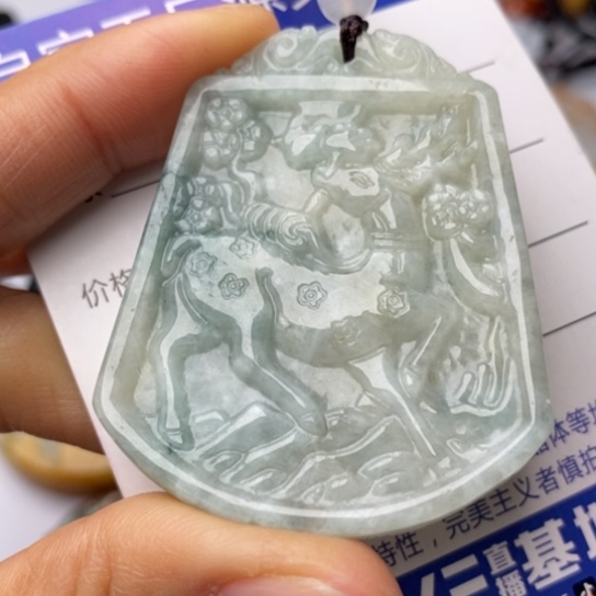 翡翠颈饰未镶嵌翡翠