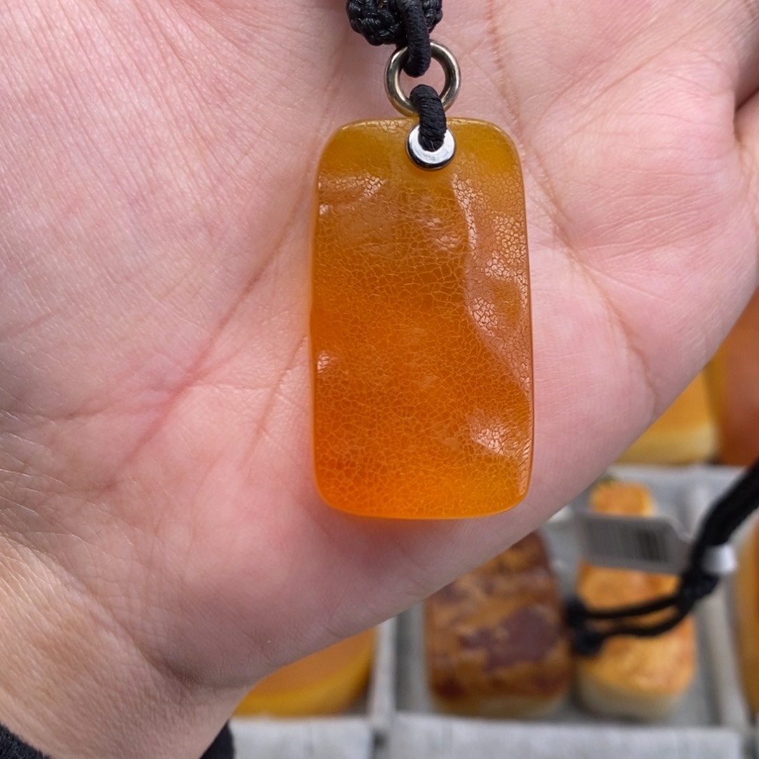 琥珀吊坠(赠链)未镶嵌