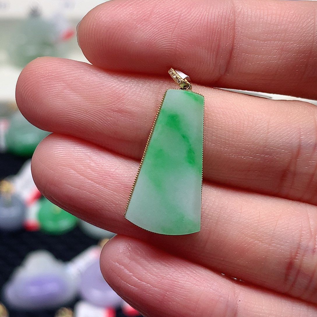 颈饰18K金镶嵌翡翠翡翠吊坠