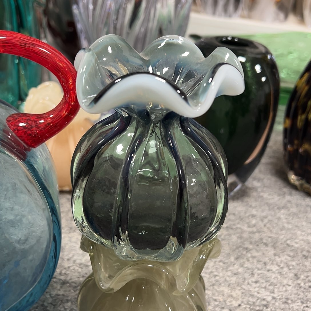 琉璃高11烟灰琉璃钱袋花器