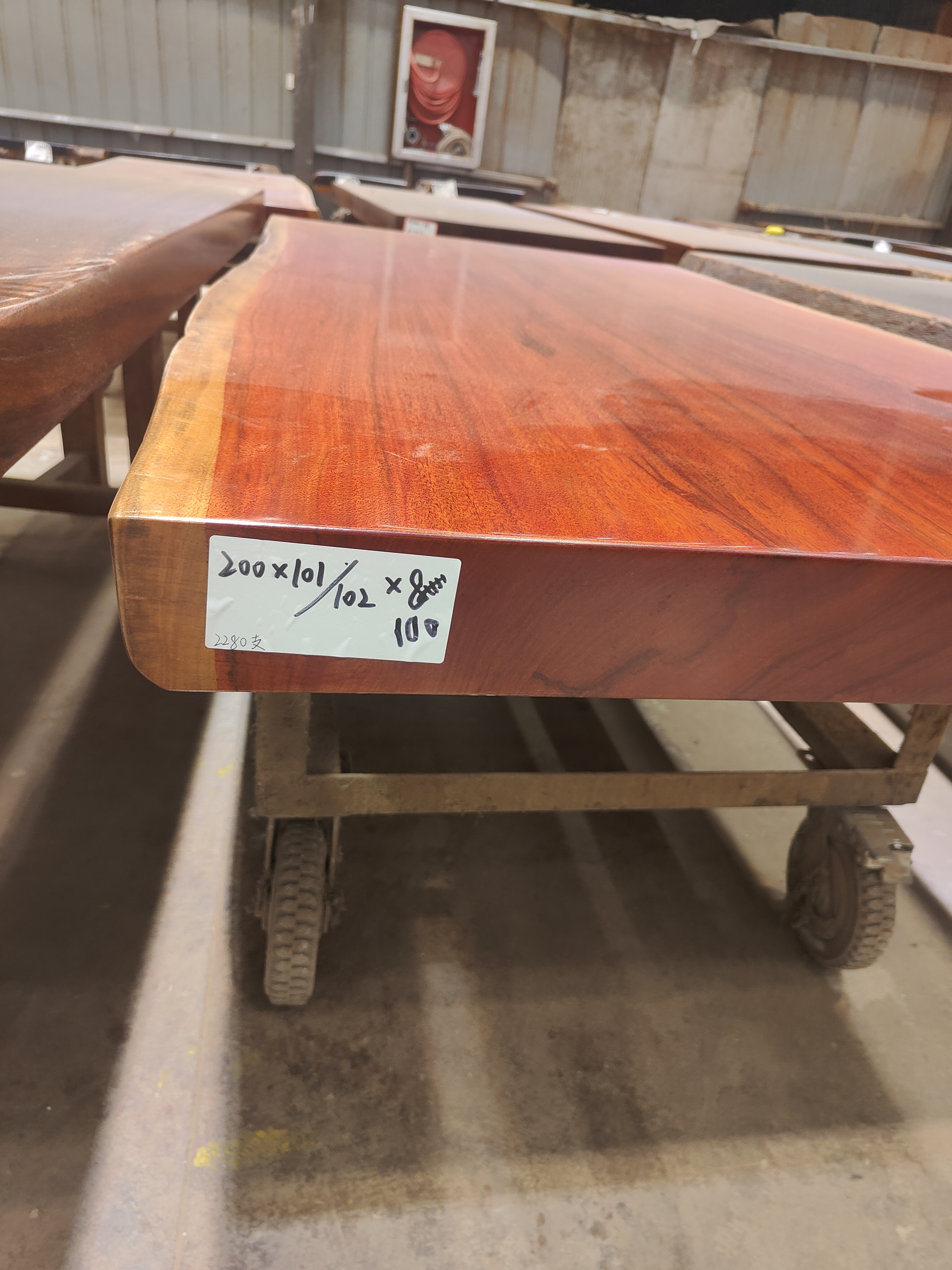 原木原切 整板整料  实木大板  没有拼接 贴皮 灌水泥 ！