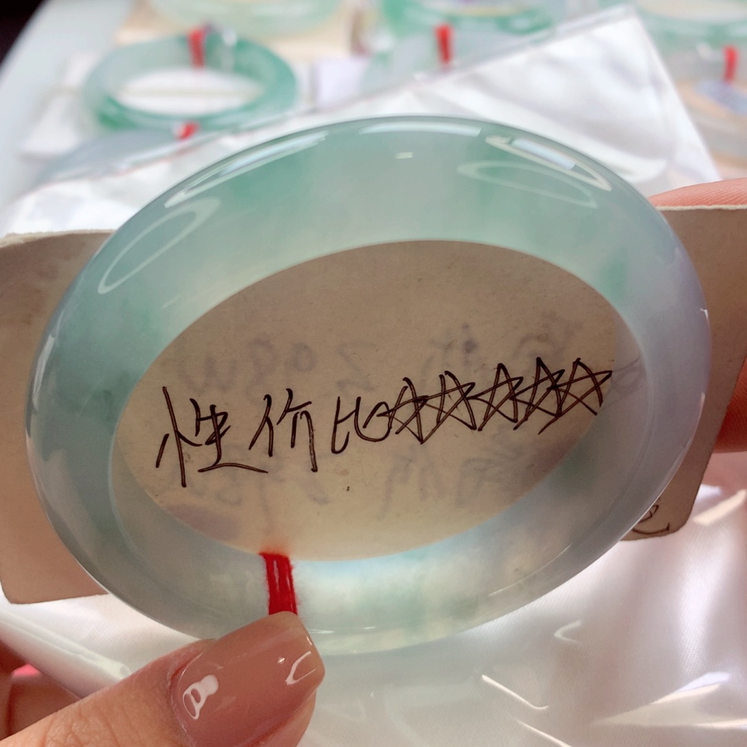 翡翠手镯未镶嵌师妹