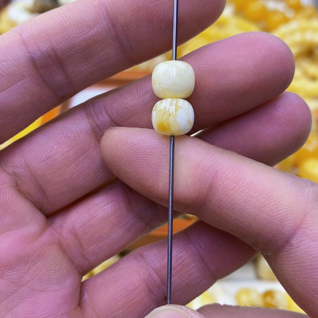 ****豆琥珀未镶嵌珠宝奇石