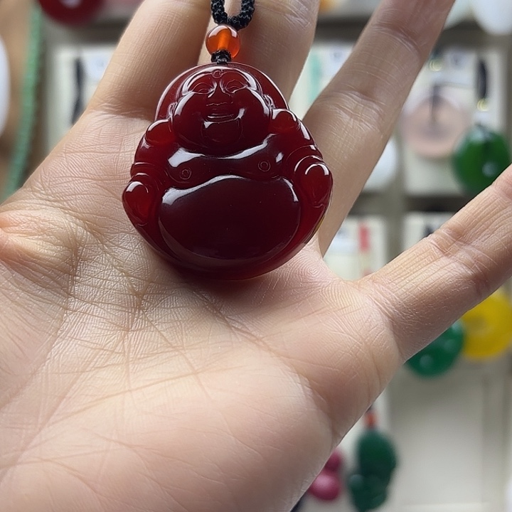 娜***阳石英质玉未镶嵌颈饰