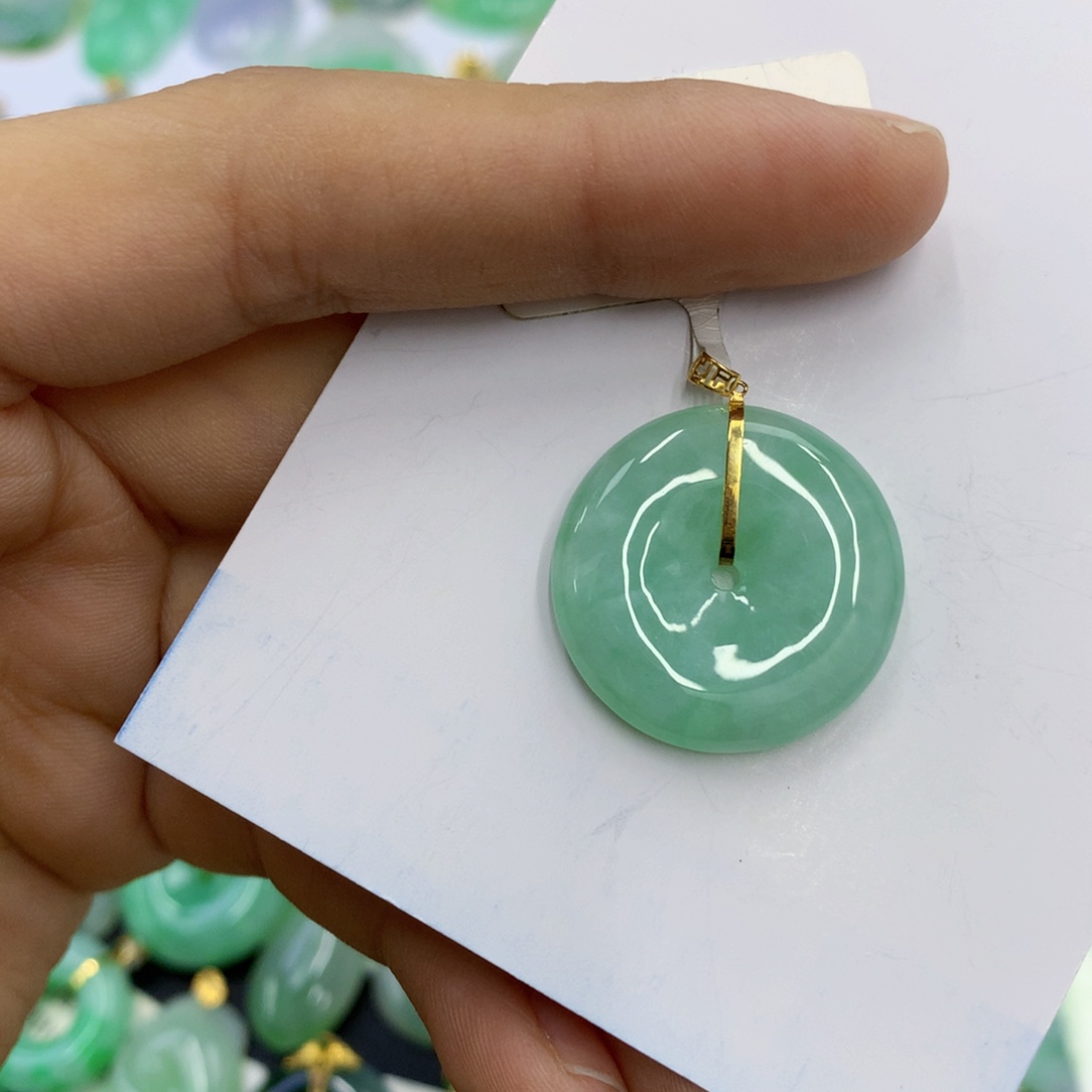 翡翠18K金镶嵌颈饰翡翠