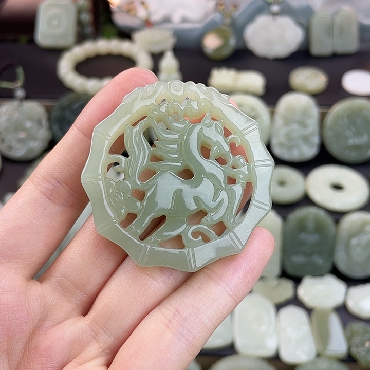 和田玉未镶嵌颈饰