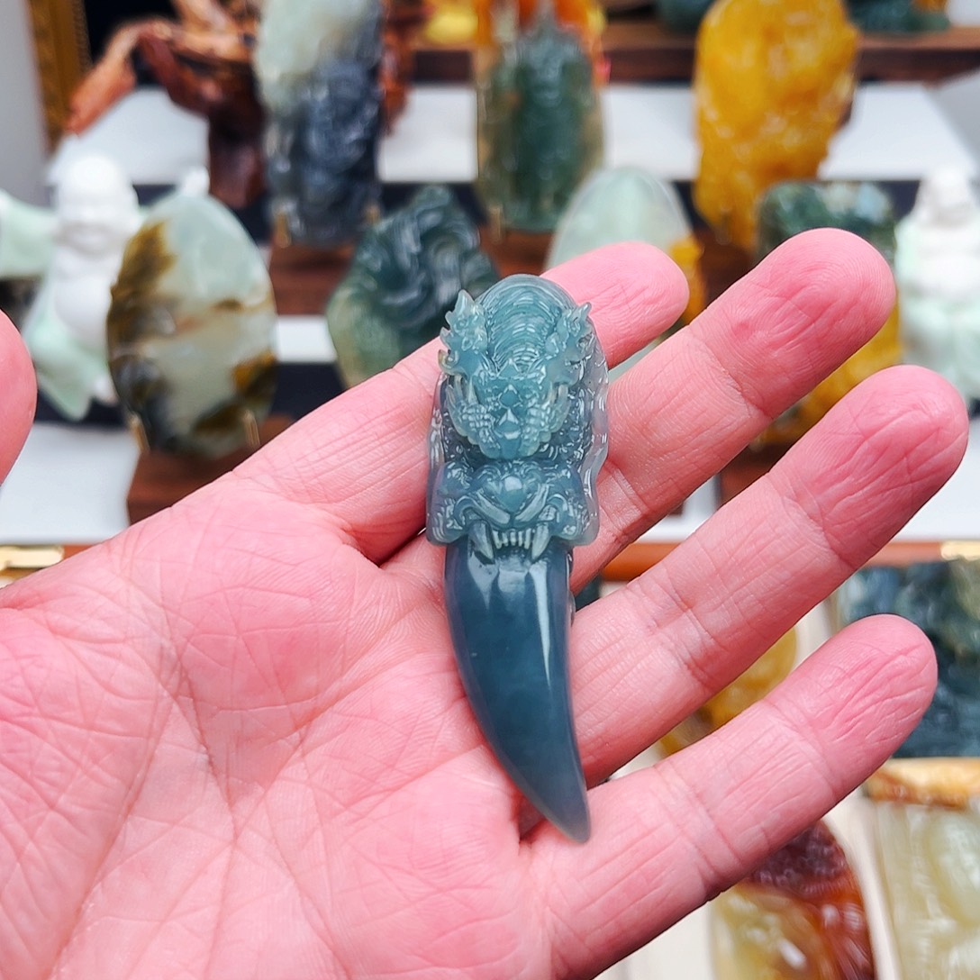 宝***宝蛇纹石玉未镶嵌颈饰