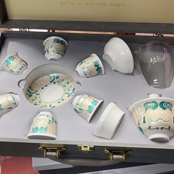 孤品茶具套装等。        
