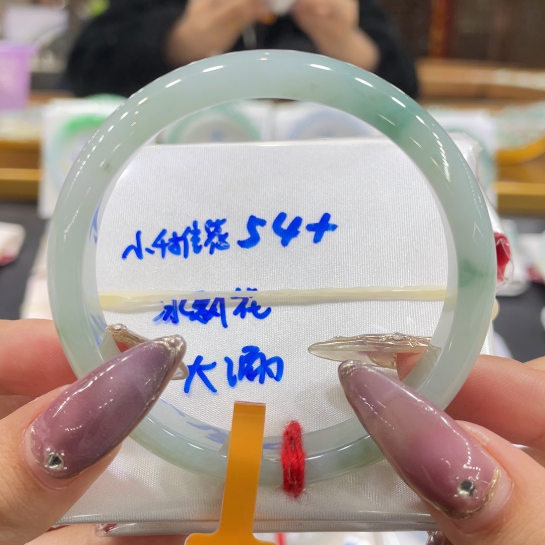 翡翠手镯未镶嵌所***得翡翠