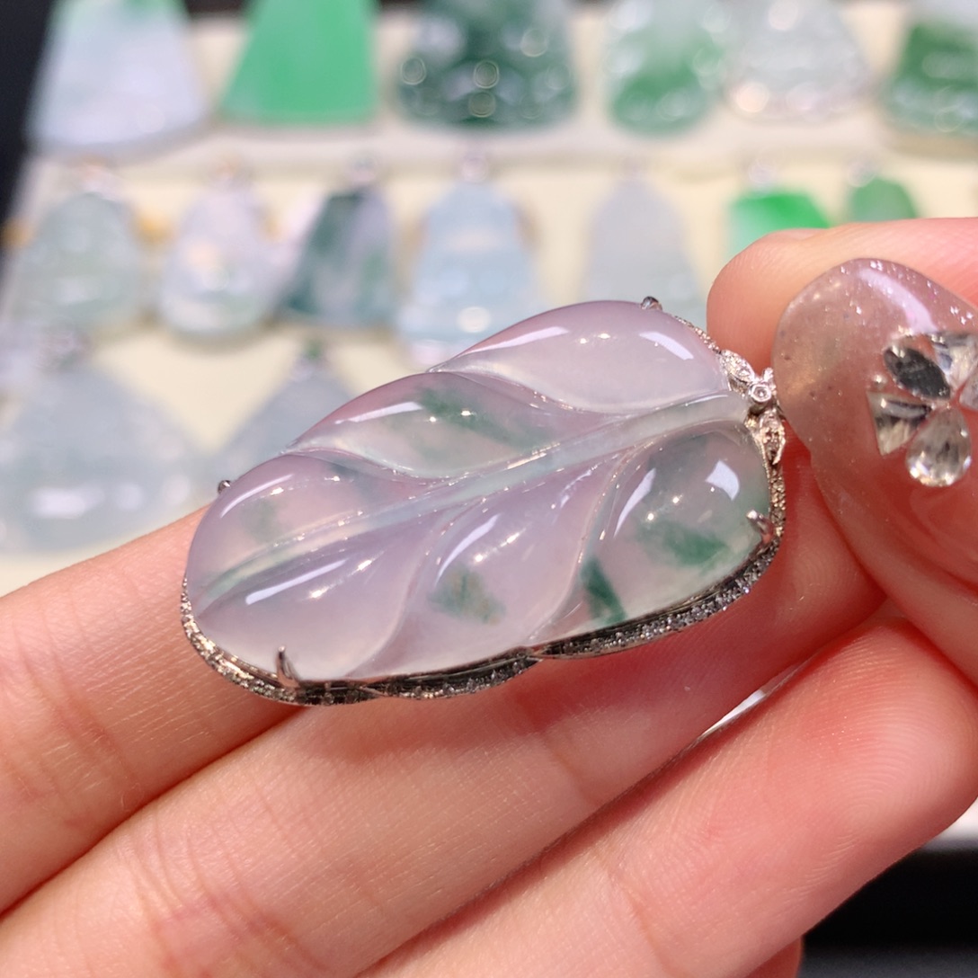 翡翠颈饰18K金镶嵌?****冰叶子