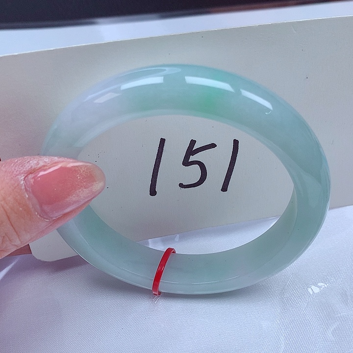 翡翠手镯未镶嵌翡翠